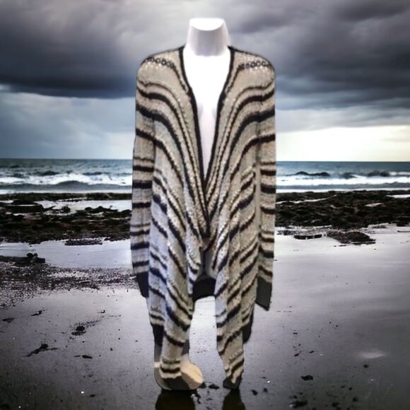 AEO Sweater Gray Crochet Striped Open Asymmetrical Knit Cardigan Size Medium EUC - Picture 13 of 16